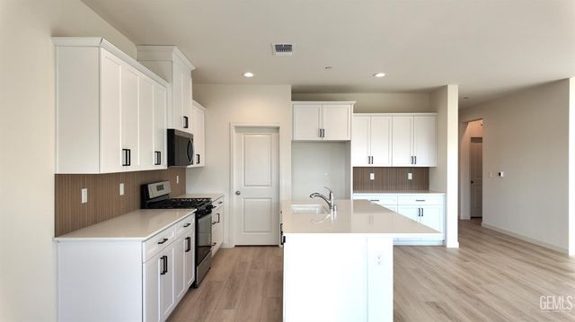 8401 Estes Park Street, Bakersfield, CA 93314