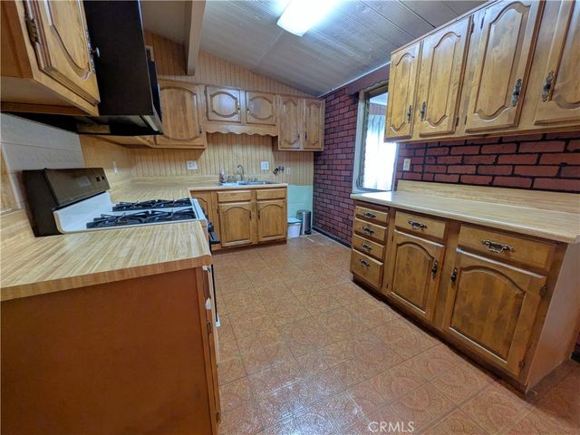 1735 N Alston Avenue, Colton, CA 92324