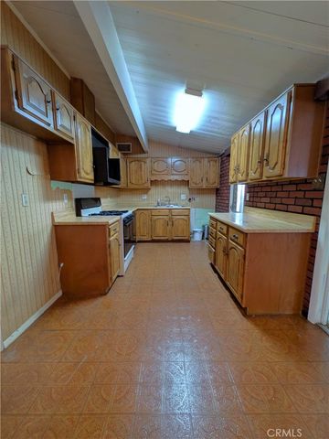 1735 N Alston Avenue, Colton, CA 92324