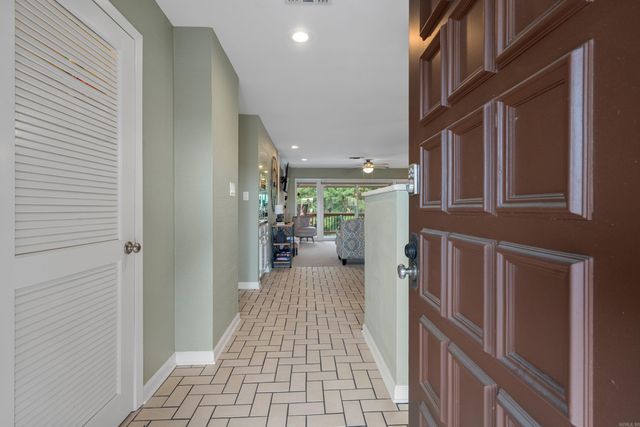 200 Pretti Pt Apt F4, Hot Springs, AR 71913