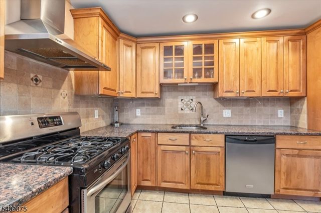 29 Manitou Cir, Westfield Town, NJ 07090