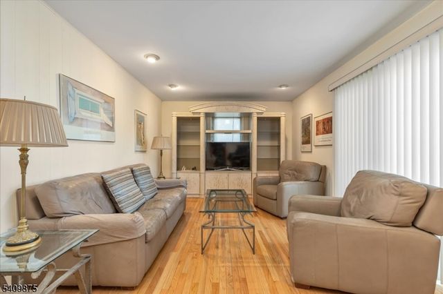 29 Manitou Cir, Westfield Town, NJ 07090