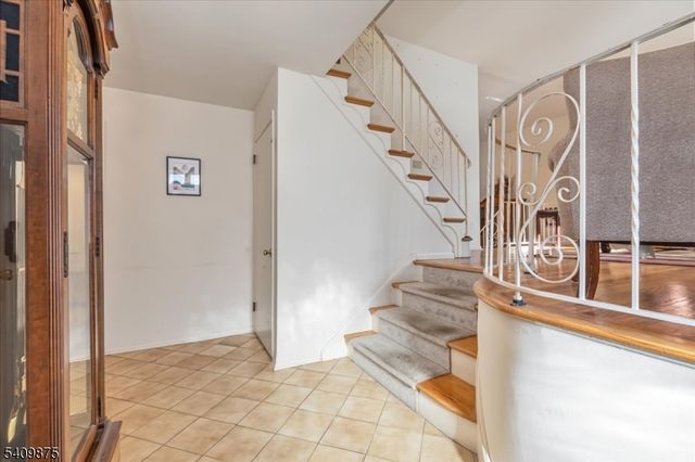 29 Manitou Cir, Westfield Town, NJ 07090