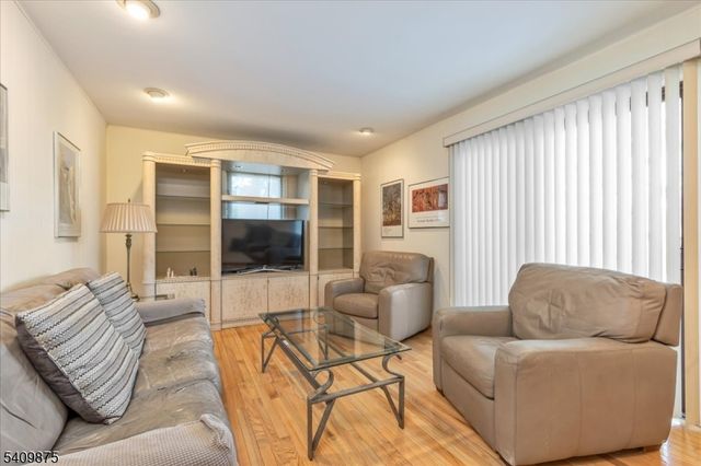 29 Manitou Cir, Westfield Town, NJ 07090