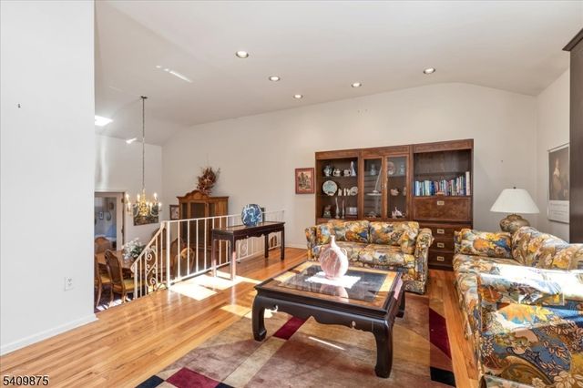 29 Manitou Cir, Westfield Town, NJ 07090