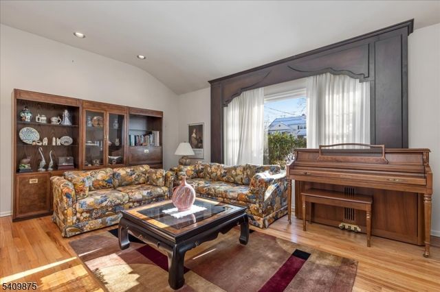 29 Manitou Cir, Westfield Town, NJ 07090