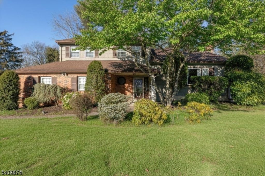 29 Manitou Cir, Westfield Town, NJ 07090