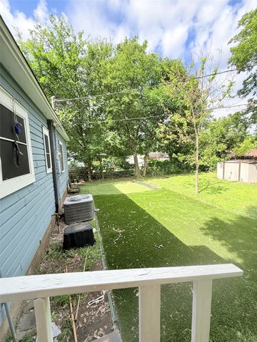11827 Gaston Parkway, Dallas, TX 75218