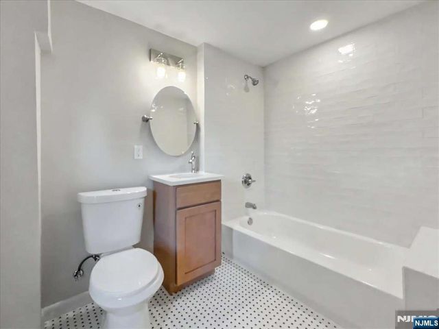 89 W Hamilton Avenue, Englewood, NJ 07631