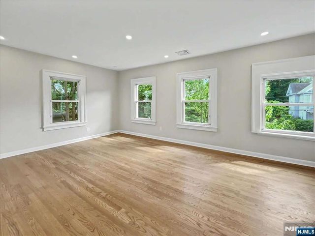 89 W Hamilton Avenue, Englewood, NJ 07631