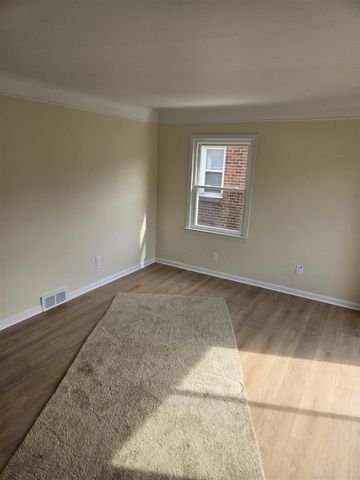 9634 Inkster Road, Redford, MI 48239