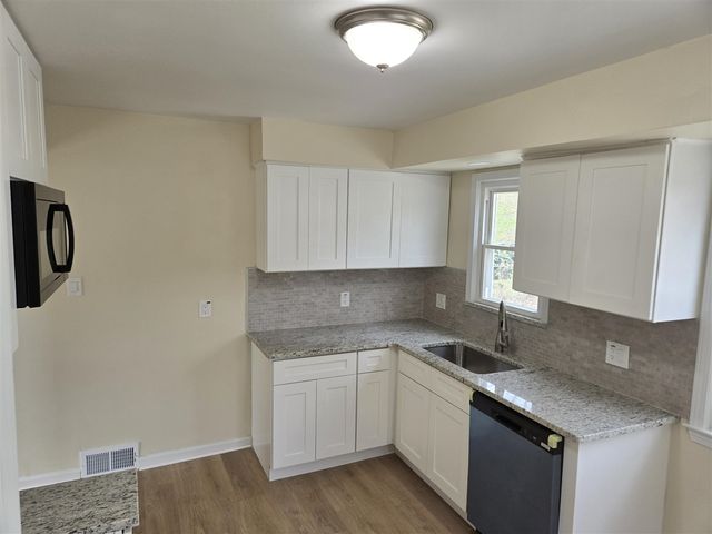 9634 Inkster Road, Redford, MI 48239