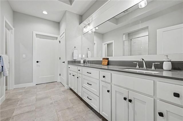 21909 W 82nd Terrace, Lenexa, KS 66220