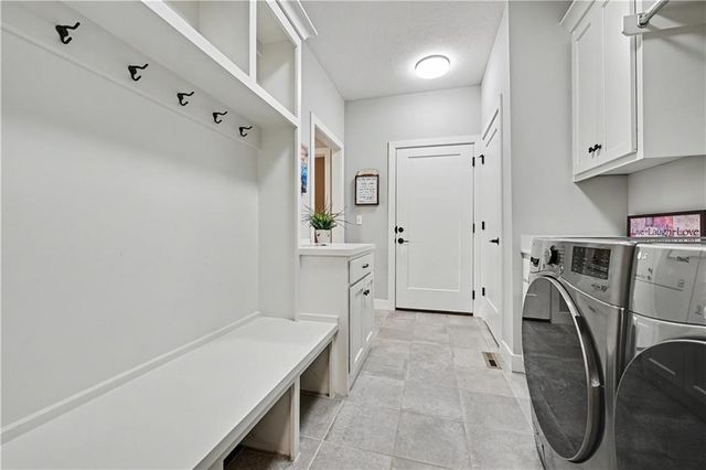 21909 W 82nd Terrace, Lenexa, KS 66220