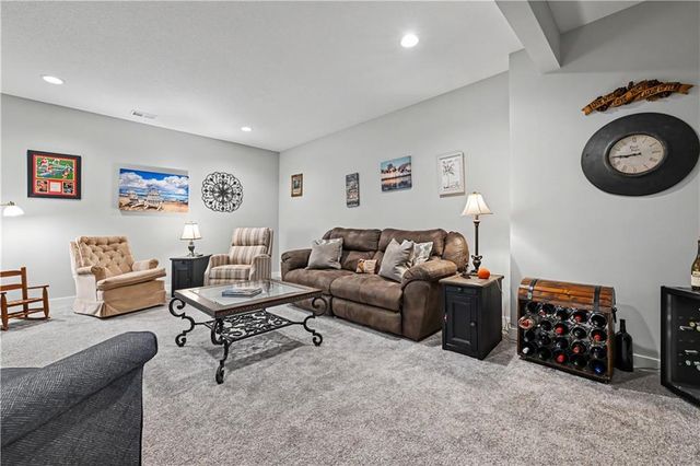 21909 W 82nd Terrace, Lenexa, KS 66220