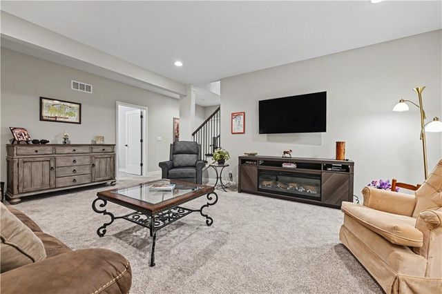 21909 W 82nd Terrace, Lenexa, KS 66220