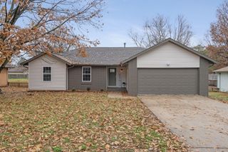 3205 W Roxbury Street, Springfield, MO 65807