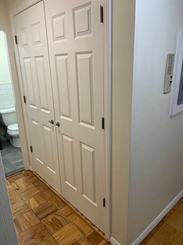 6 Whittier Pl 17G, Boston, MA 02114