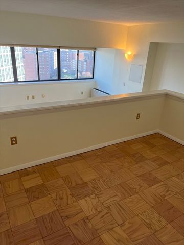6 Whittier Pl 17G, Boston, MA 02114