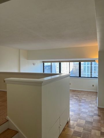 6 Whittier Pl 17G, Boston, MA 02114