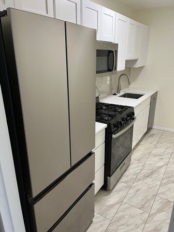 6 Whittier Pl 17G, Boston, MA 02114