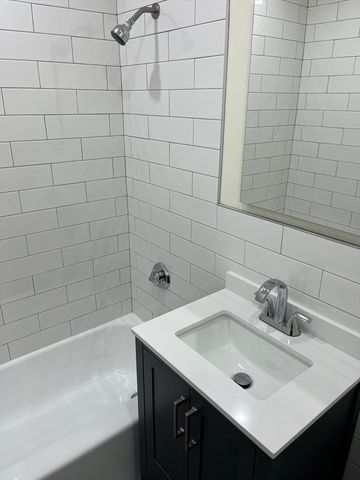 6 Whittier Pl 17G, Boston, MA 02114