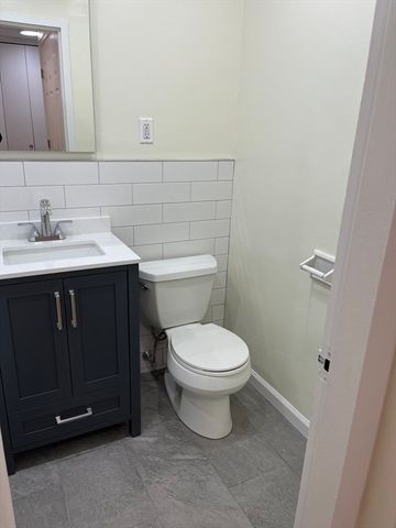 6 Whittier Pl 17G, Boston, MA 02114