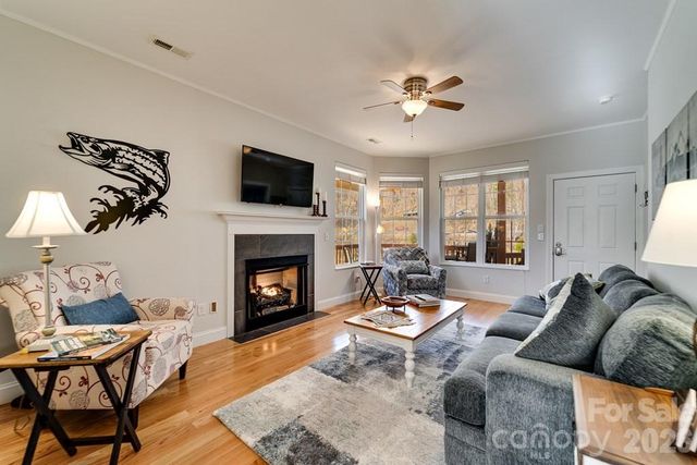 990 Hornet Drive, Whittier, NC 28789