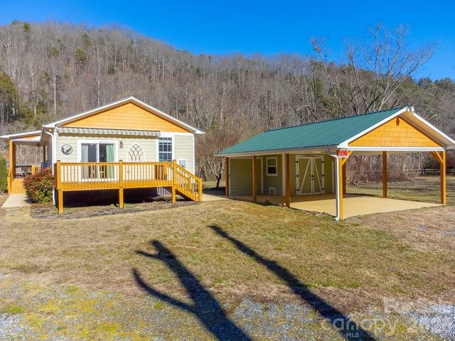 990 Hornet Drive, Whittier, NC 28789