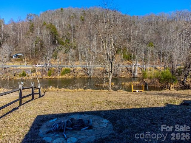 990 Hornet Drive, Whittier, NC 28789