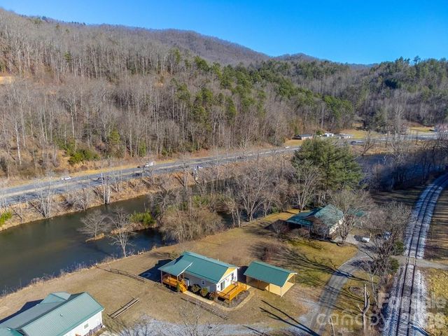 990 Hornet Drive, Whittier, NC 28789