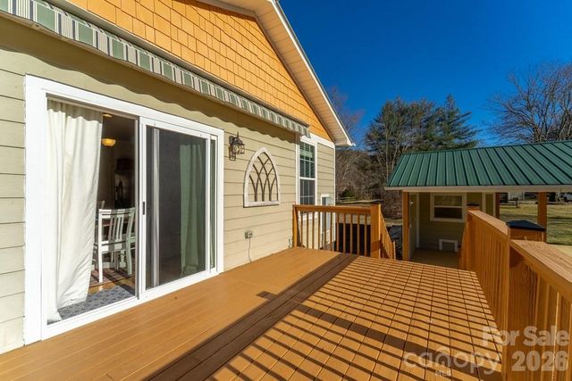 990 Hornet Drive, Whittier, NC 28789