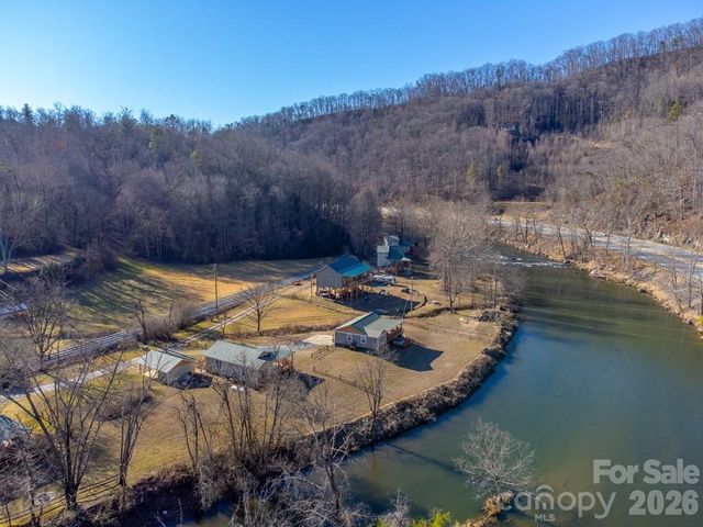 990 Hornet Drive, Whittier, NC 28789