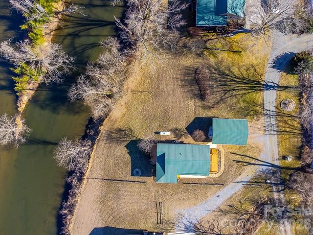 990 Hornet Drive, Whittier, NC 28789