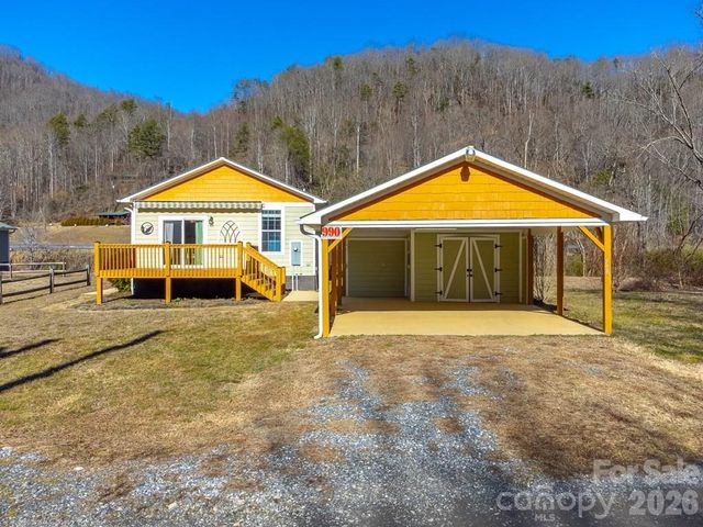 990 Hornet Drive, Whittier, NC 28789