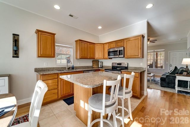 990 Hornet Drive, Whittier, NC 28789