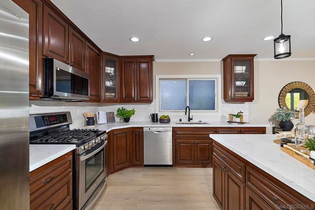 7962 Merrington Pl, San Diego, CA 92126