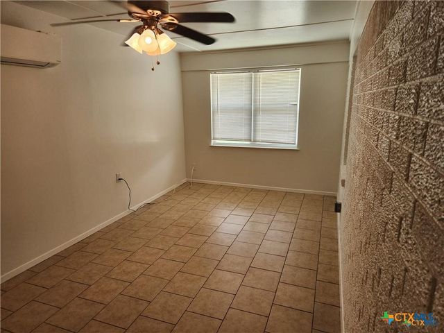 106 W Avenue G, Nolanville, TX 76559