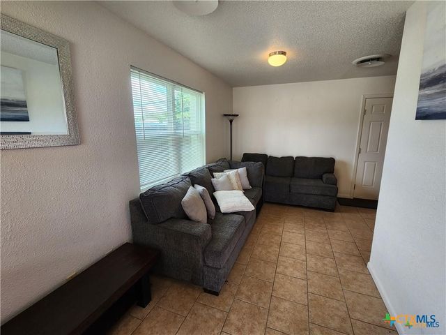 106 W Avenue G, Nolanville, TX 76559