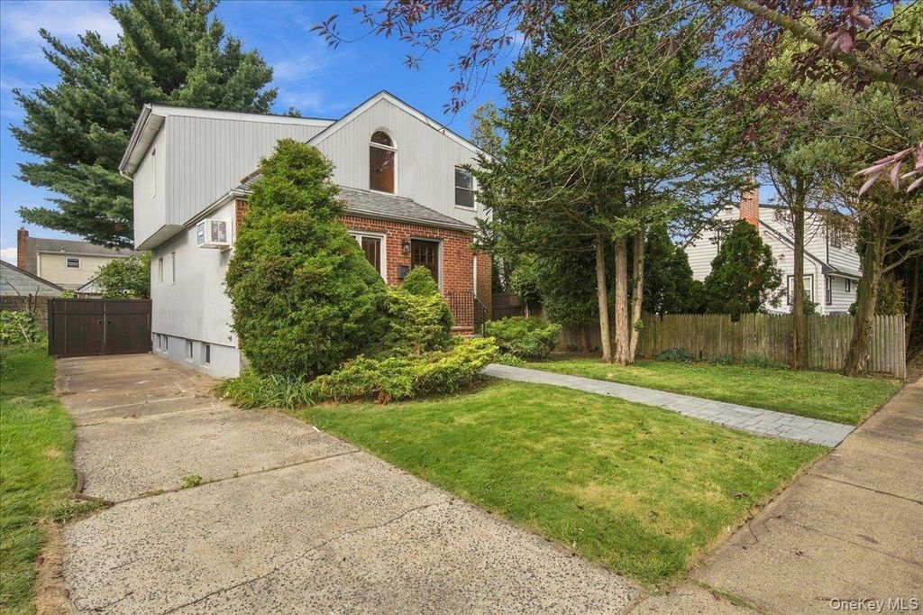 973 N 3rd Street, New Hyde Park, NY 11040 — photo 2