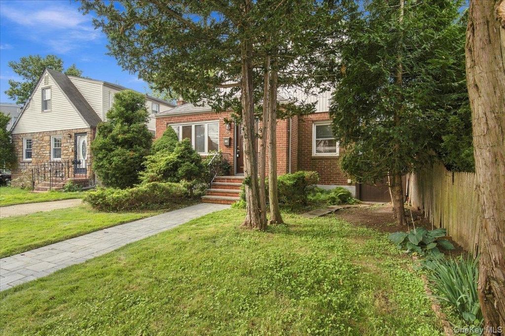 973 N 3rd Street, New Hyde Park, NY 11040 — photo 4