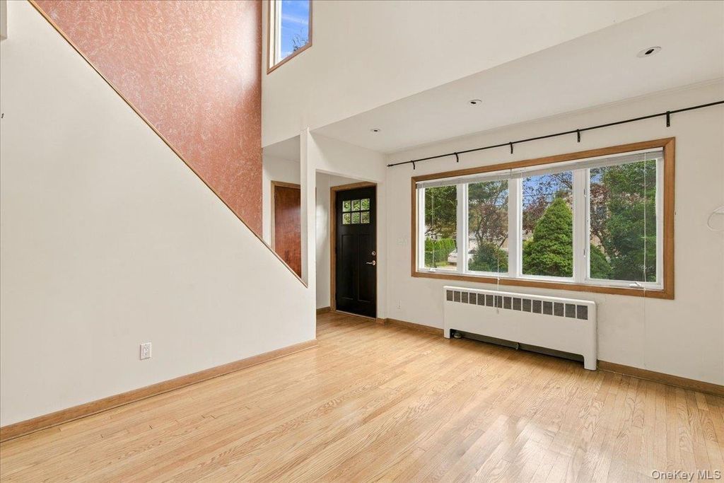 973 N 3rd Street, New Hyde Park, NY 11040 — photo 5