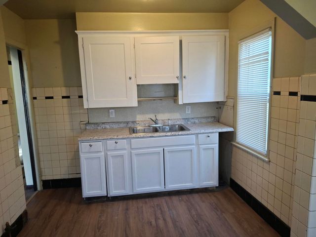 8845 University Place, Detroit City, MI 48224