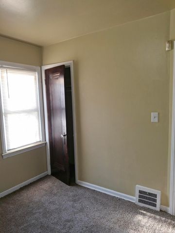 8845 University Place, Detroit City, MI 48224