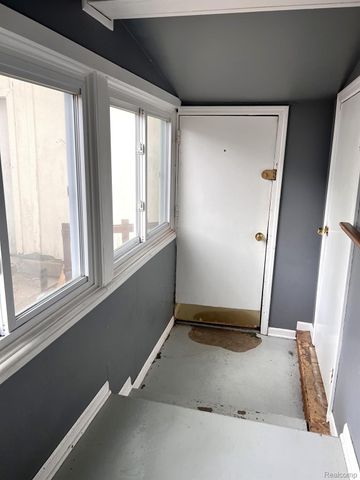 6319 S Washington Avenue, Lansing, MI 48911