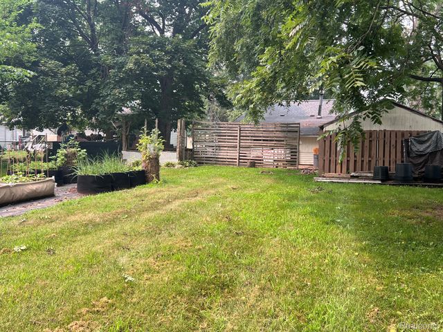 6319 S Washington Avenue, Lansing, MI 48911