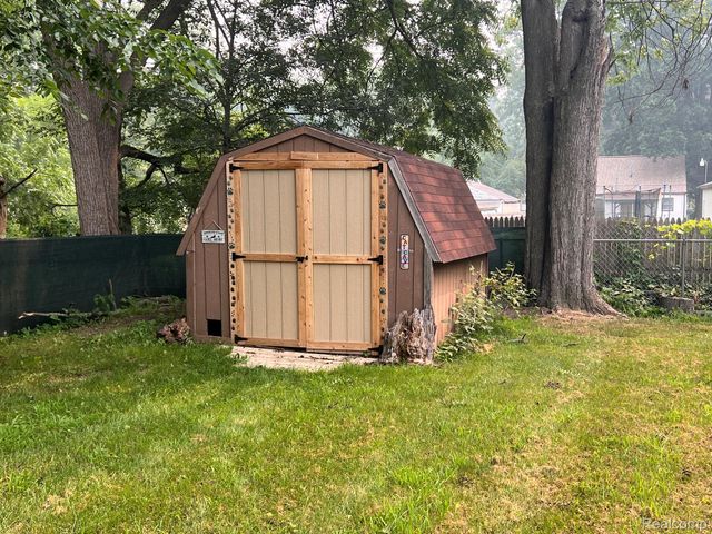 6319 S Washington Avenue, Lansing, MI 48911