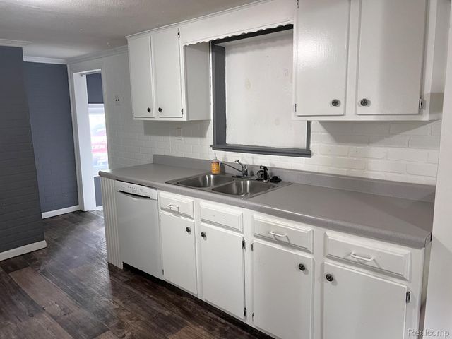 6319 S Washington Avenue, Lansing, MI 48911
