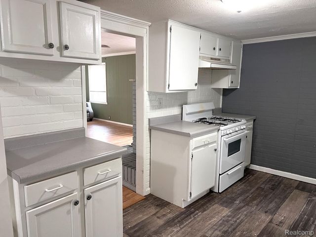 6319 S Washington Avenue, Lansing, MI 48911