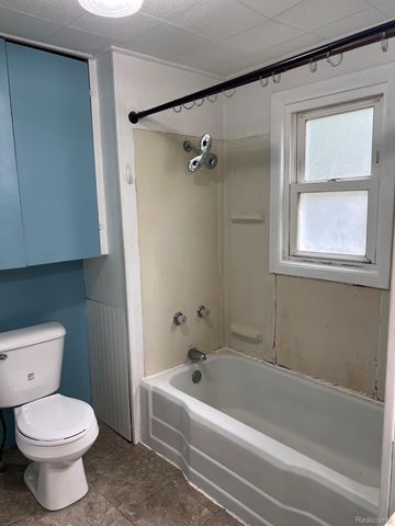 6319 S Washington Avenue, Lansing, MI 48911